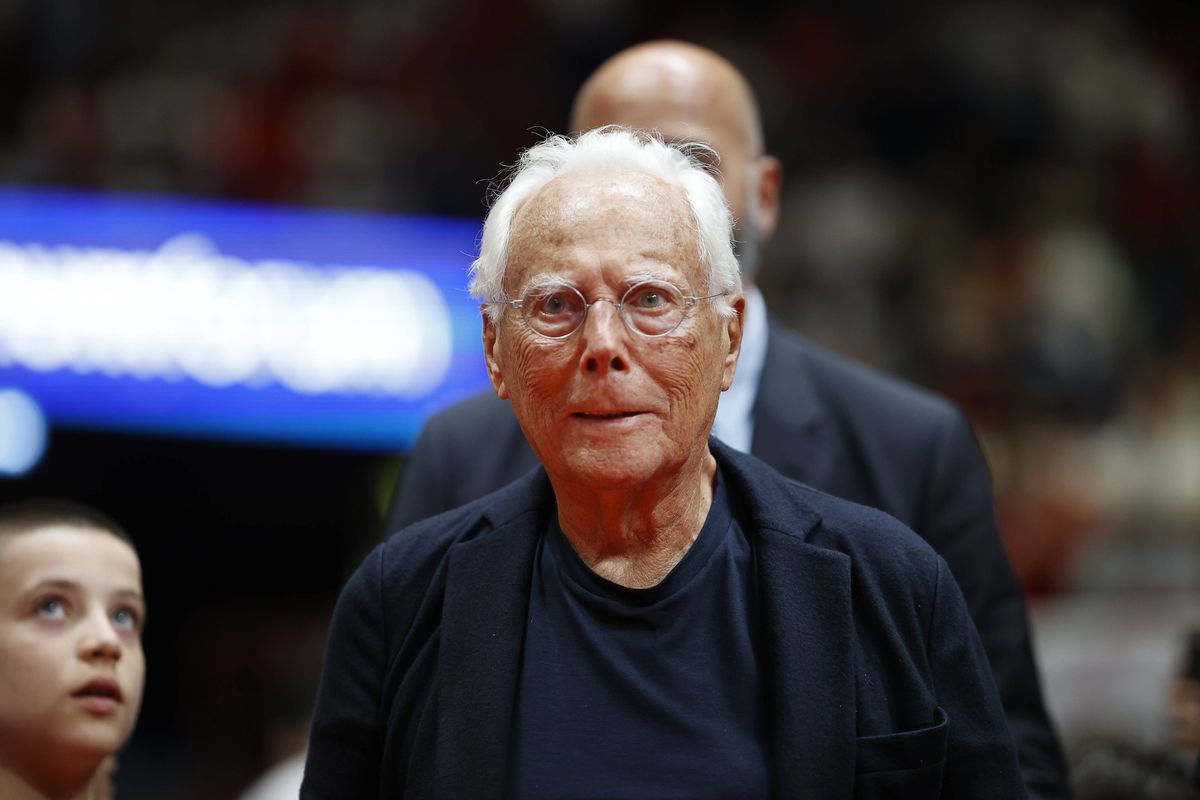 Regele modei, Giorgio Armani, patronul celei mai titrate echipe de baschet din Italia, a murit la vârsta de 91 de ani