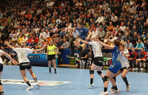 SCM Rm. Vâlcea - BBM Bietigheim 34-27 // Kristina Liscevic, „vrăjită” de ce a găsit la Vâlcea: „Suporterii fac peste tot atmosferă, dar nu ca aici”