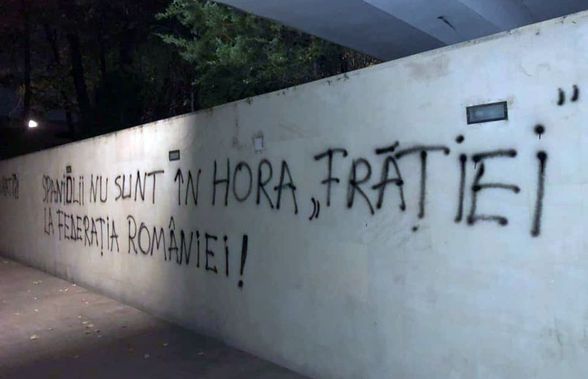 FCSB - DINAMO 3-2. PCH, protest anti-FRF în miez de noapte: „Spaniolii nu sunt în hora «frăției» la Federația României!”