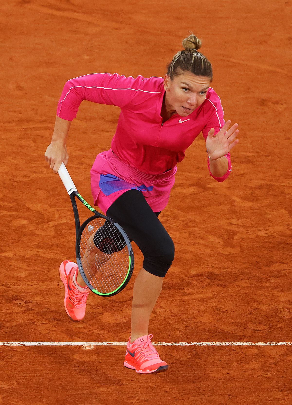 Jucătoarea care domină tenisul mondial s-a făcut MARE după un meci cu Halep » Experții le-au comparat, dar Simona e surclasată la un capitol esențial