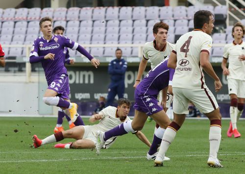 Louis Munteanu (18 ani) a marcat un gol superb în meciul dintre Fiorentina Primavera și AS Roma Primavera, scor 2-3.
