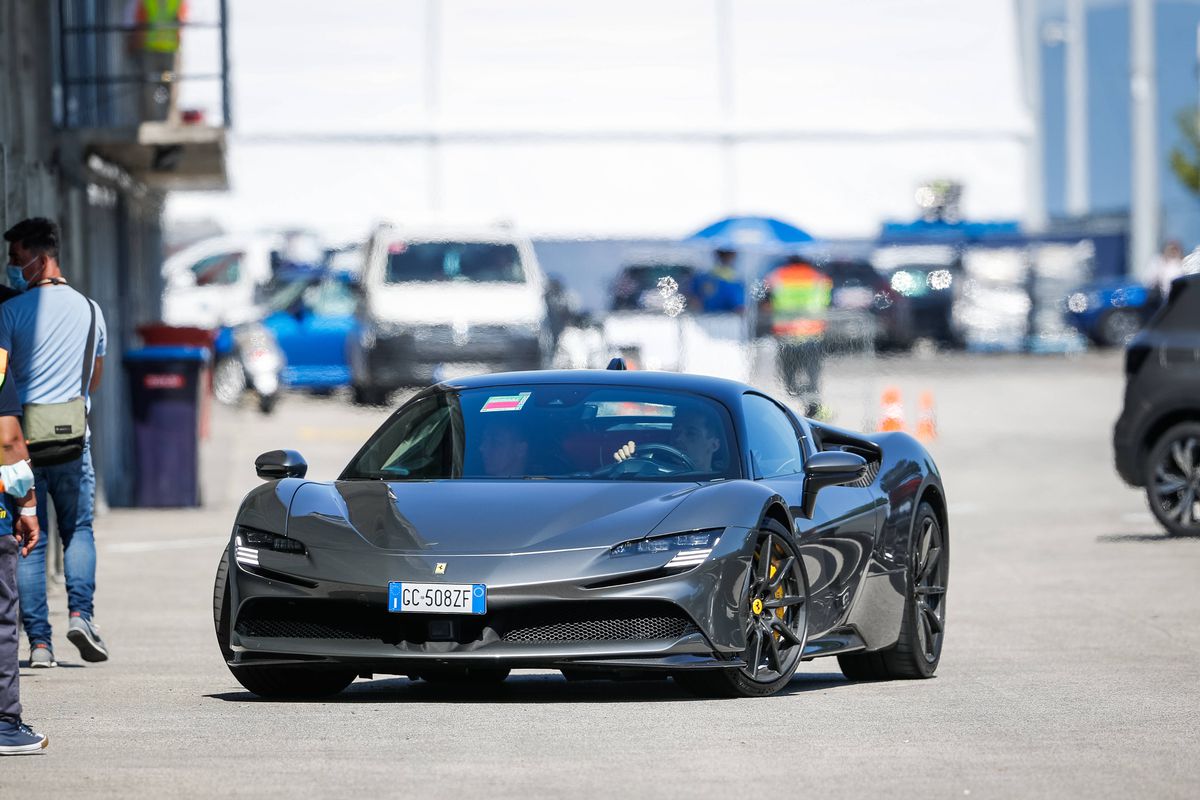 Ferrari SF90 Stradale - Zlatan Ibrahimovic