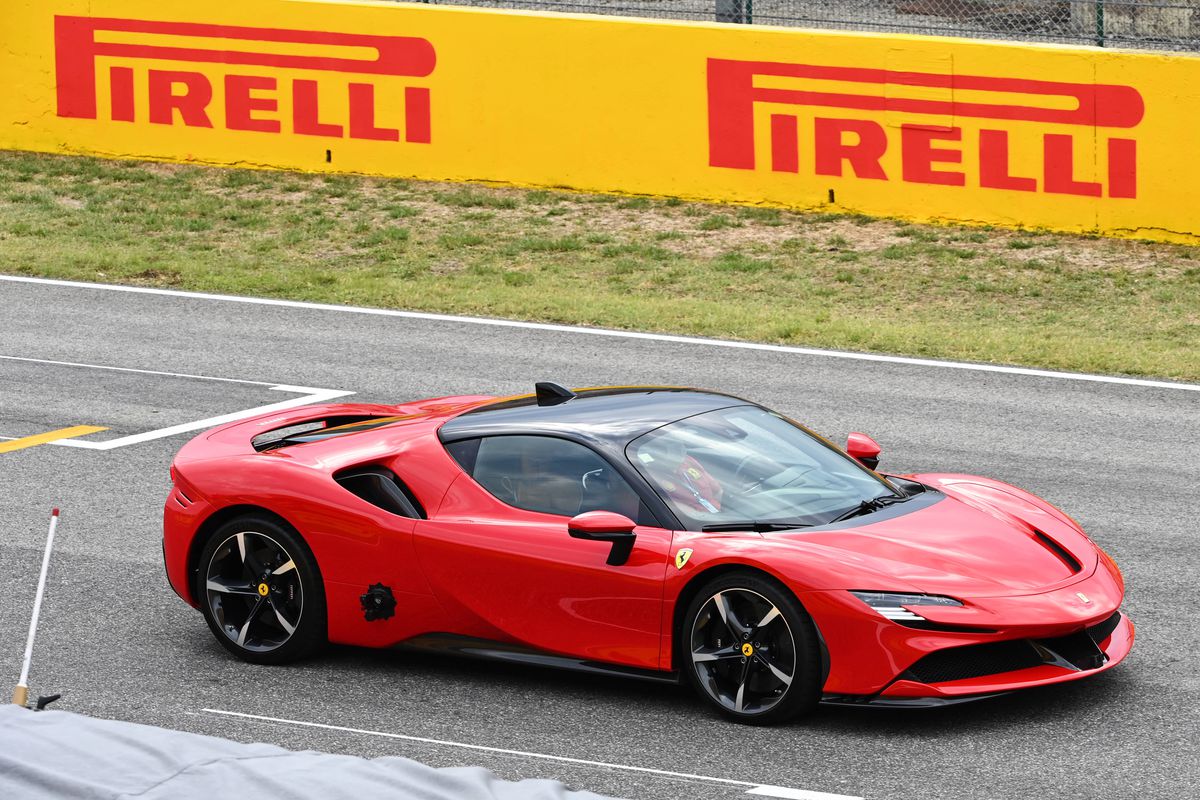 Ferrari SF90 Stradale - Zlatan Ibrahimovic