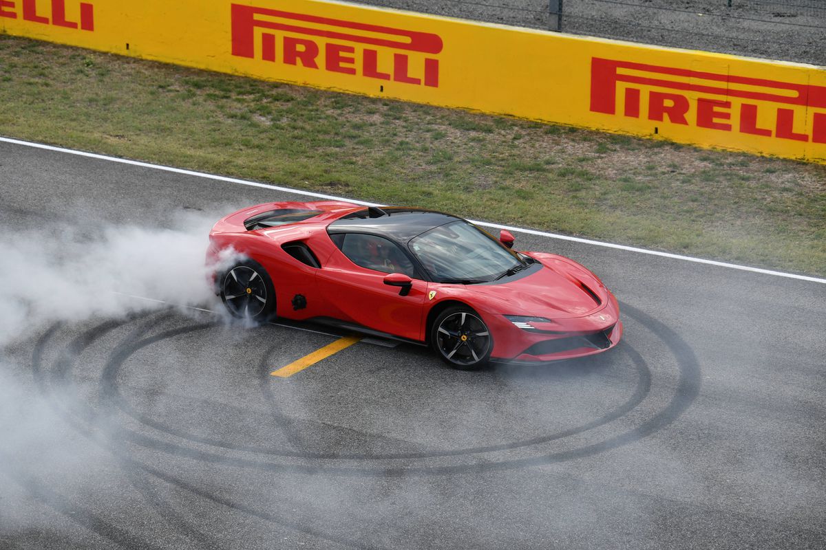 Ferrari SF90 Stradale - Zlatan Ibrahimovic