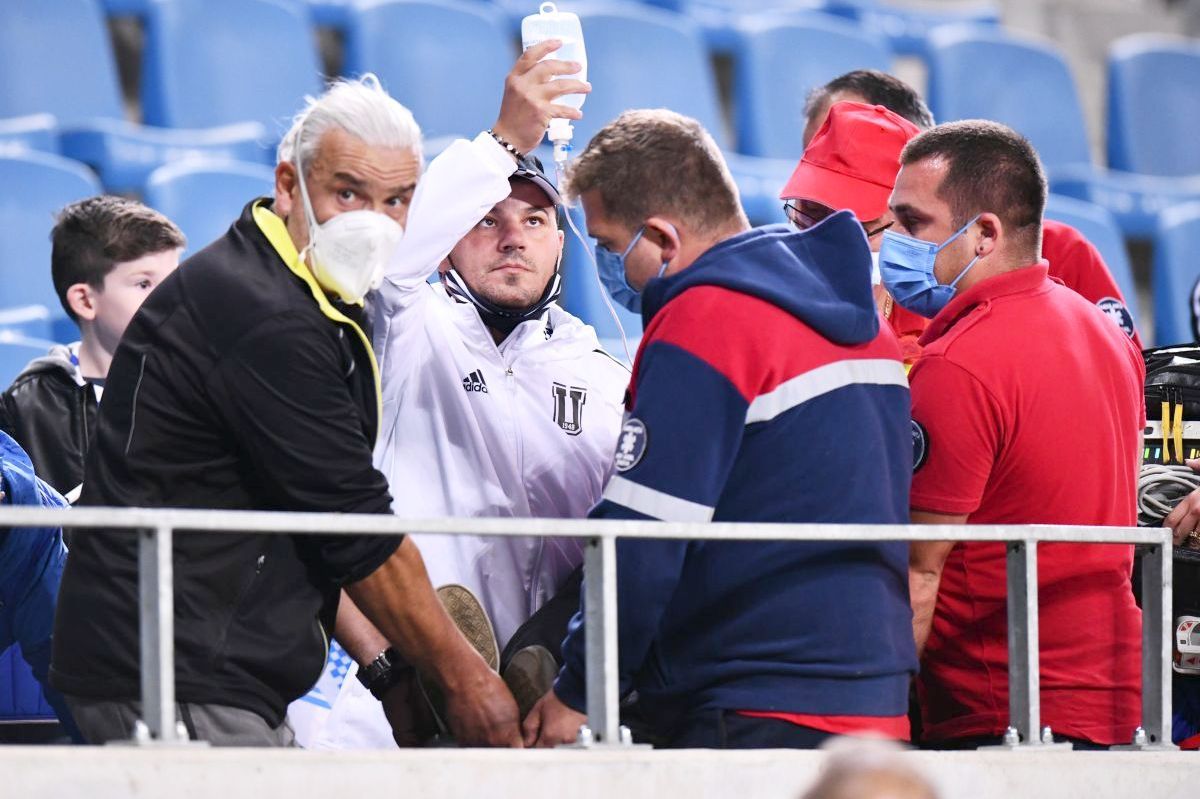 Un fan al FCU Craiova a decedat după stopul cardiac suferit în tribune la derby-ul cu CS Universitatea