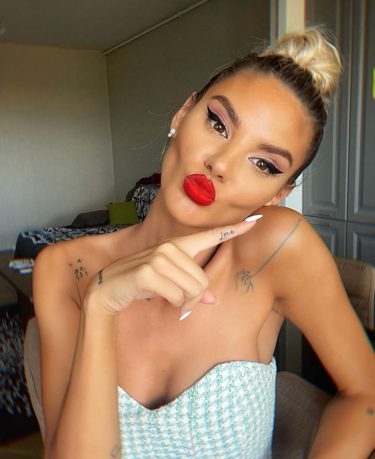 Ramona Olaru, filmare răzbunătoare, după ce a aflat cu cine a înlocuit-o campionul la motociclism Cătălin Cazacu: „Mestecă și înghite, înghite și mestecă”