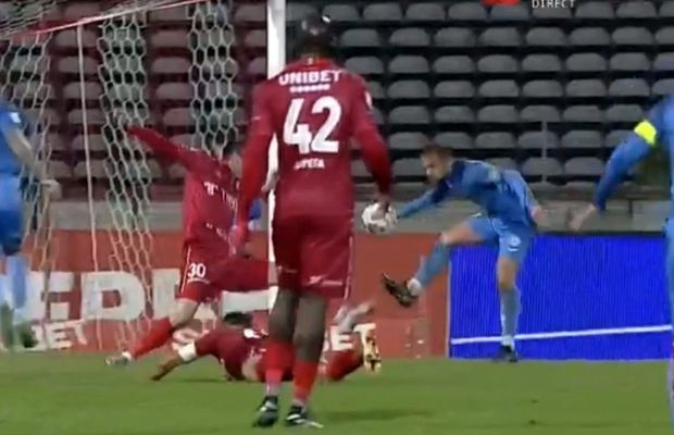 Cadouri de la Flueran » Academica Clinceni „smulge” un punct cu FC Botoșani, după o eroare uriașă a „centralului”