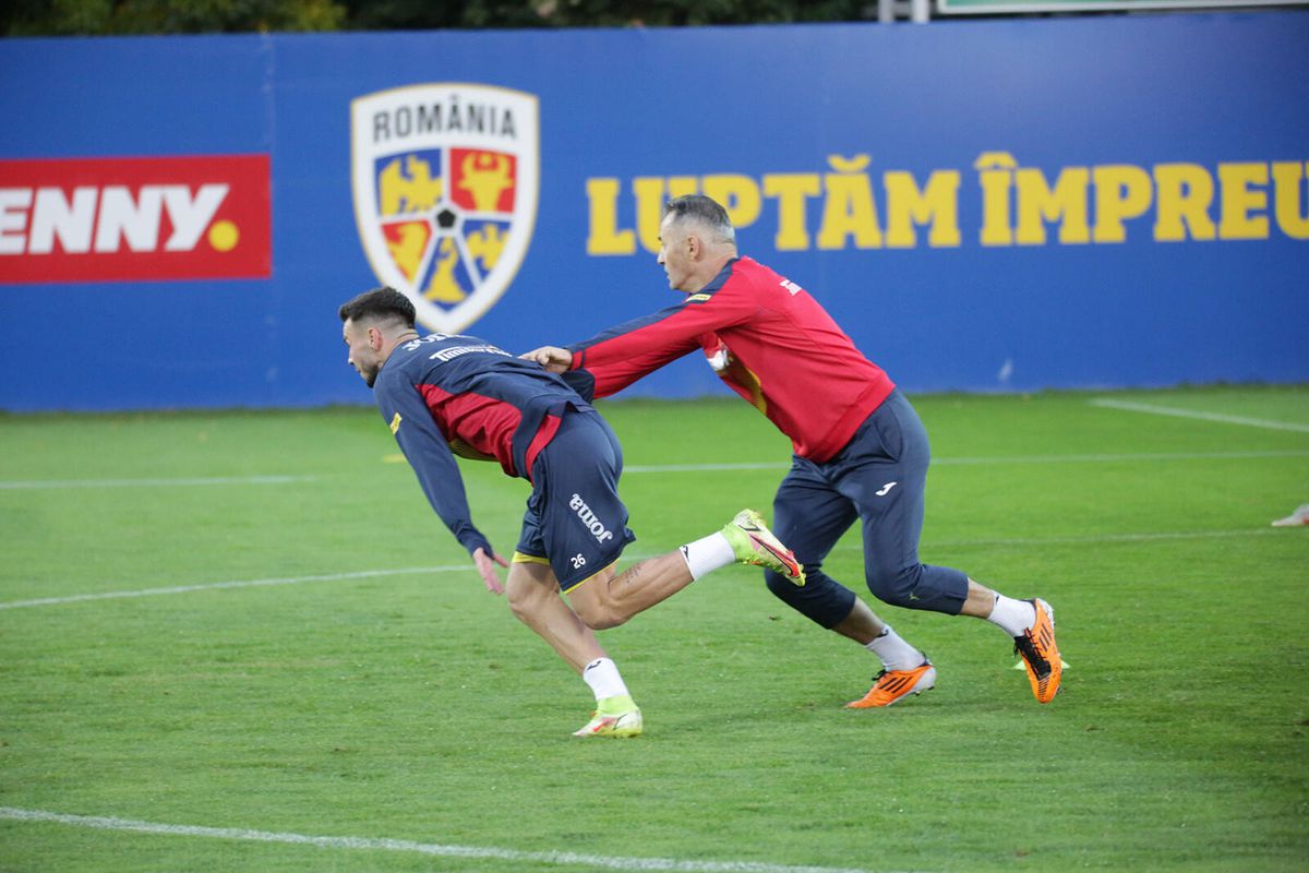 Imagini de la antrenamentul României » Rădoi a avut lotul complet