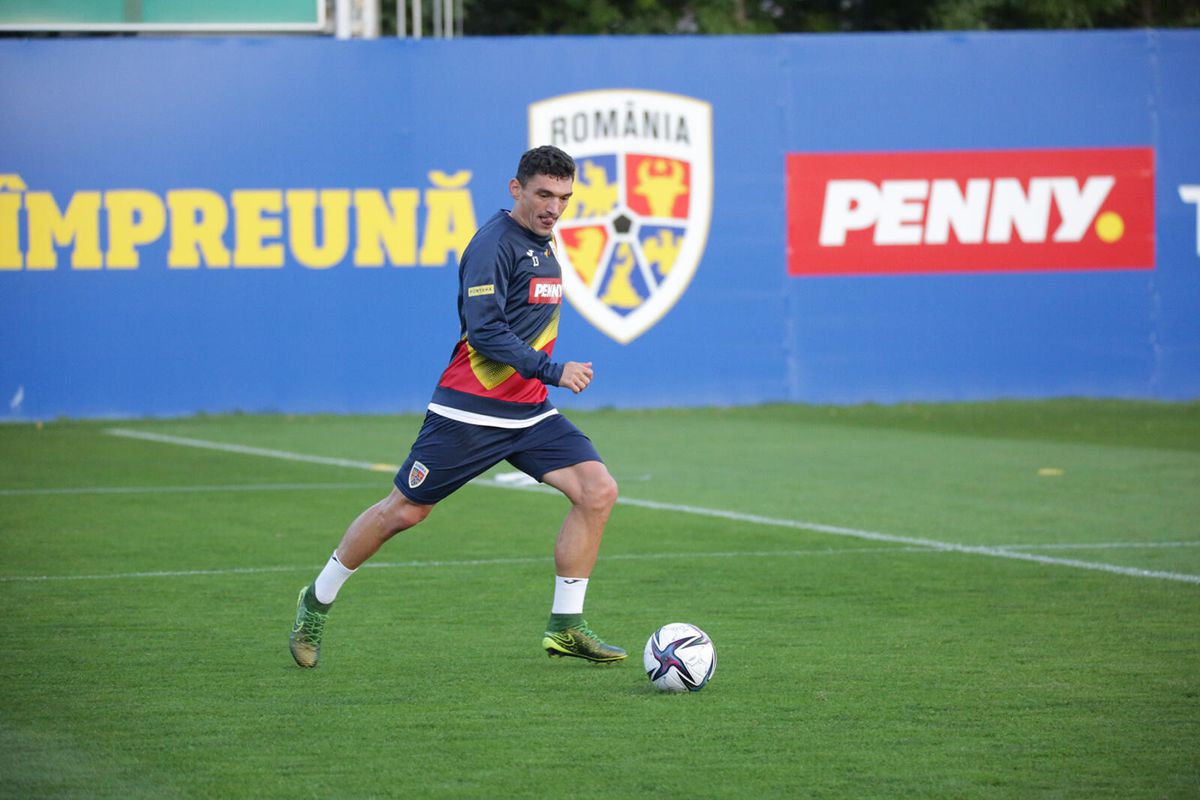 Imagini de la antrenamentul României » Rădoi a avut lotul complet