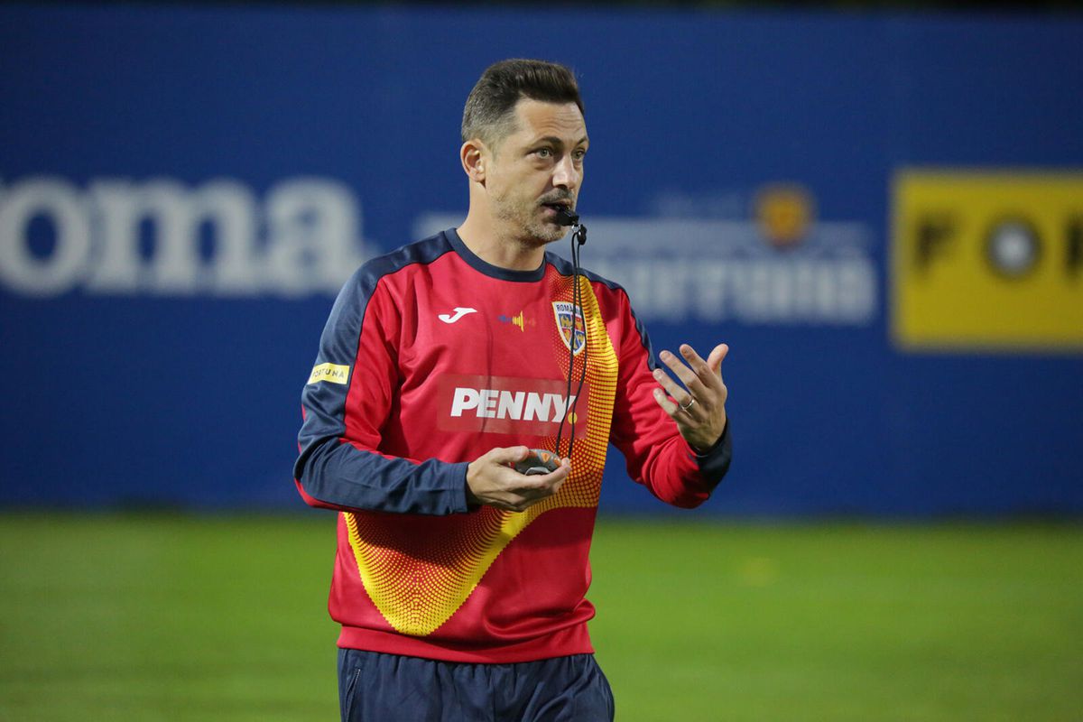 Imagini de la antrenamentul României » Rădoi a avut lotul complet