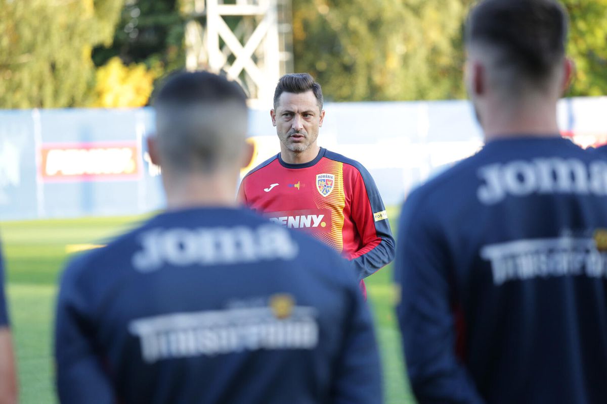 Imagini de la antrenamentul României » Rădoi a avut lotul complet