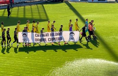 3 detalii de la Dinamo - Unirea Slobozia » „Câinii”, în negru pentru Cătălin Hîldan, administratorul echipei a fost luat la rost de fani + Antrenor surpriză prezent în tribune