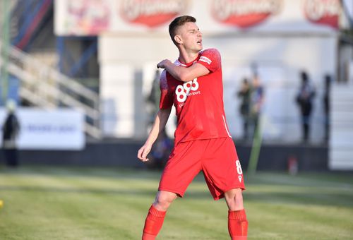 Dinamo a învins-o pe Unirea Slobozia, scor 1-0, în runda cu numărul 8 din Liga 2. Ovidiu Burcă (42 de ani), antrenorul „câinilor”, a explicat de ce Valentin Lazăr (33 de ani) a fost exclus din lot.