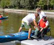 Lacul Titan, accesibil pentru persoanele cu dizabilități. Pontoane și caiace special adaptate: „66 la sută dintre ei nu pot ieși din casă să vadă parcurile”