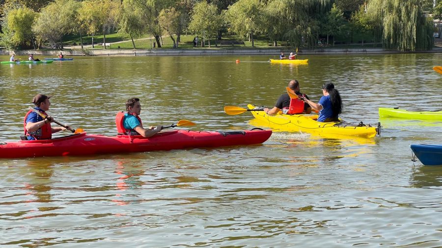 Lacul Titan, accesibil pentru persoanele cu dizabilități. Pontoane și caiace special adaptate: „66 la sută dintre ei nu pot ieși din casă să vadă parcurile”