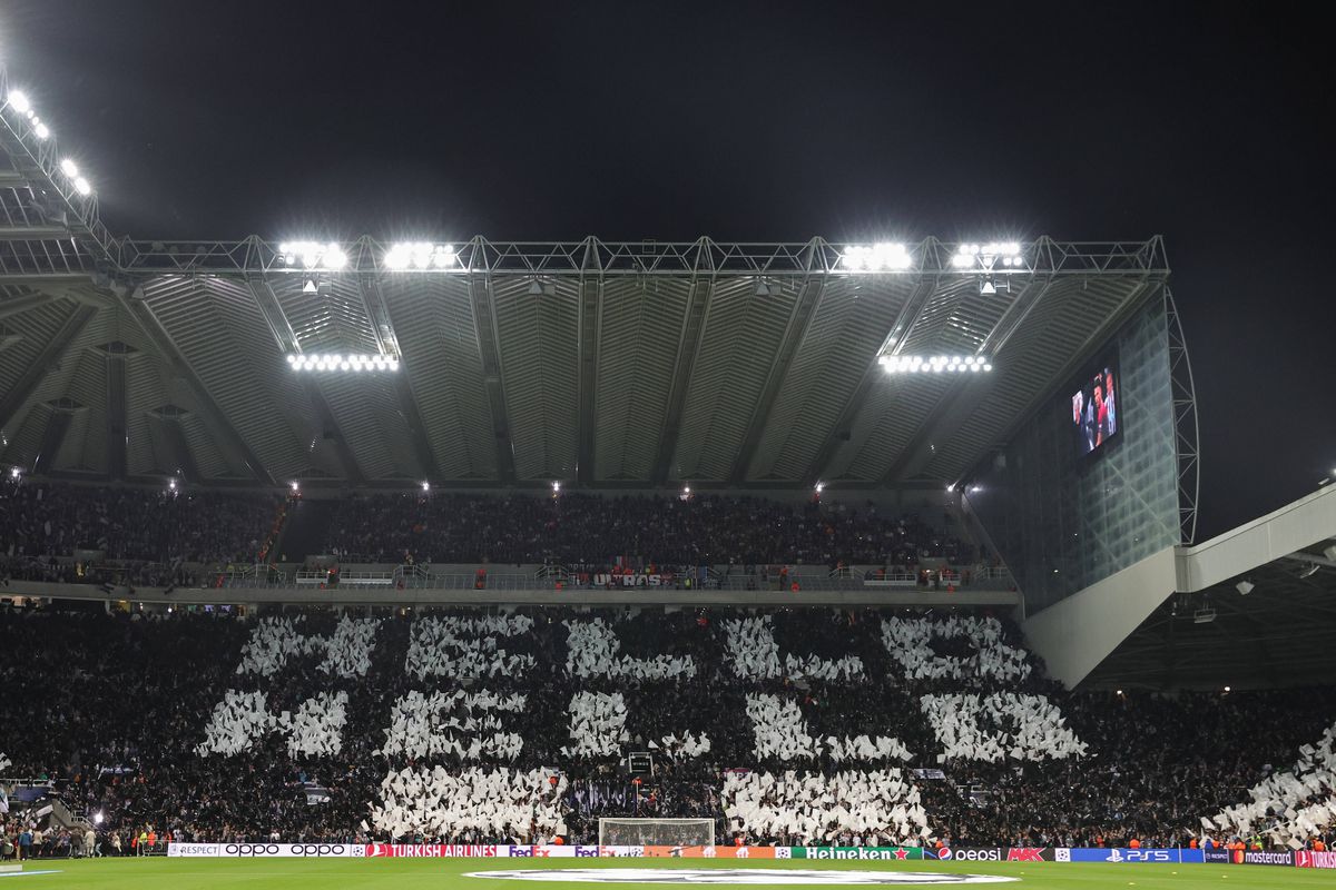 Imaginile serii în Champions League » Scenografie spectaculoasă a fanilor lui Newcastle