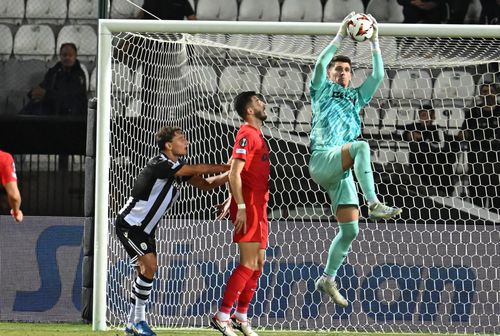 Ștefan Târnovanu, în timpul meciului PAOK - FCSB 0-1 / foto: facebook.com/FCSBOfficial