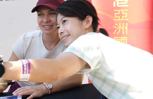 Simona Halep a făcut furori la Hong Kong: o coadă mare de oameni a participat la o sesiune de poze și autografe