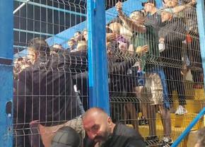 Suporterii lui Dinamo s-au „altoit” între ei la Ovidiu » Jandarmii care au încercat să intervină au primit un răspuns halucinant: „Și dacă nu ne calmăm, ce ne faci?”