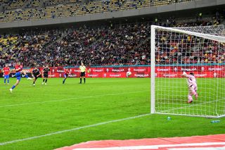 FCSB, aproape să primească o „palmă” fără precedent: „Îi rog pe suporteri să se răzgândească”