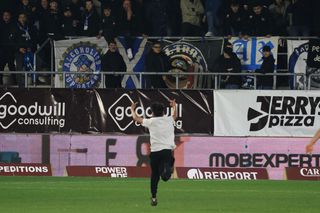 Ce nu s-a văzut la TV, imediat după Rapid - Farul » Momentul lipsit de fair-play INTERZIS pe transmisiune