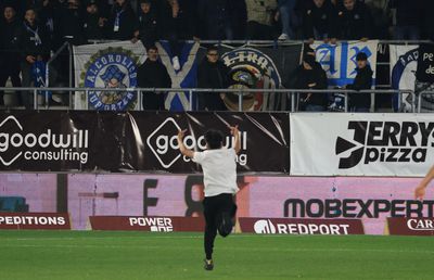 Ce nu s-a văzut la TV, imediat după Rapid - Farul » Momentul lipsit de fair-play INTERZIS pe transmisiune