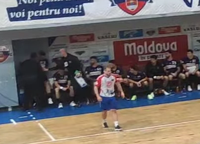 Fază șocantă în Liga Zimbrilor! Antrenorul Timișoarei și al naționalei României și-a bruscat și lovit un jucător