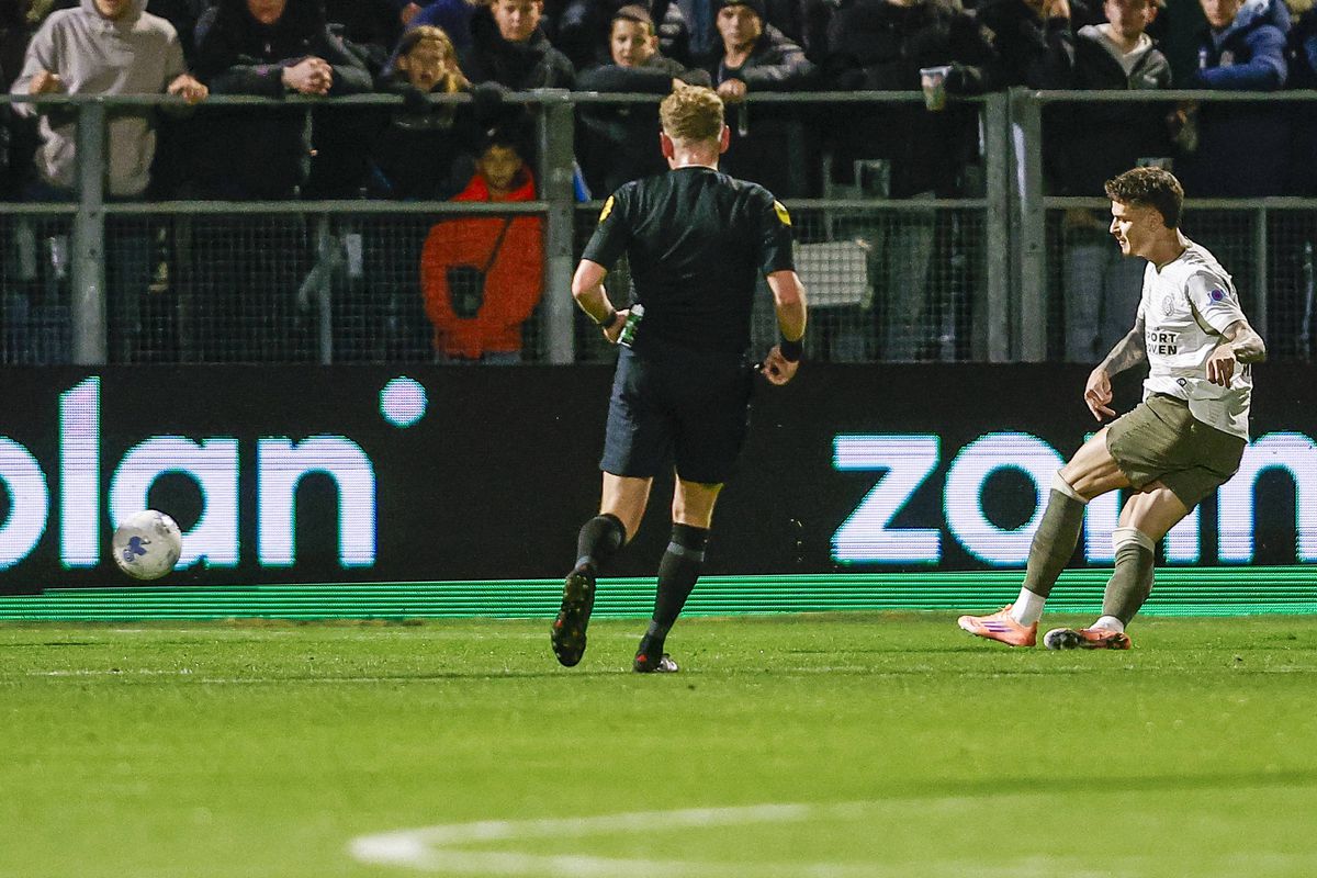 Cum a înscris Dennis Man primul gol pentru PSV