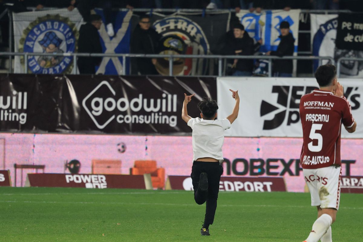 Ce nu s-a văzut la TV, imediat după Rapid - Farul » Momentul lipsit de fair-play INTERZIS pe transmisiune