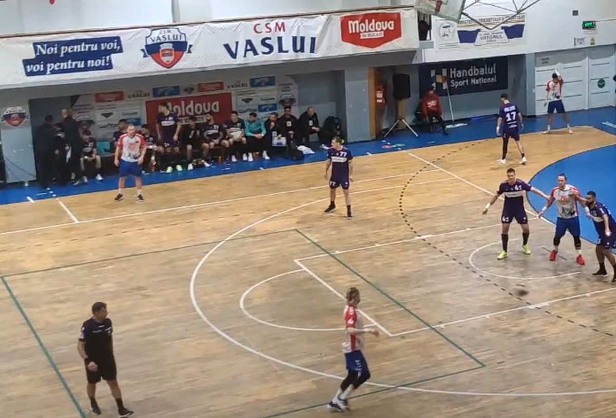 Buricea și-a agresat jucătorul în Vaslui - Timișoara