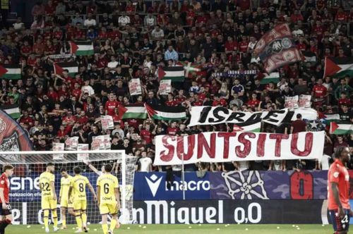 Bannerele contra Israelului afișate de fani la Pamplona în timpul meciului din La Liga, Osasuna - Getafe 2-1 / Foto: Imago