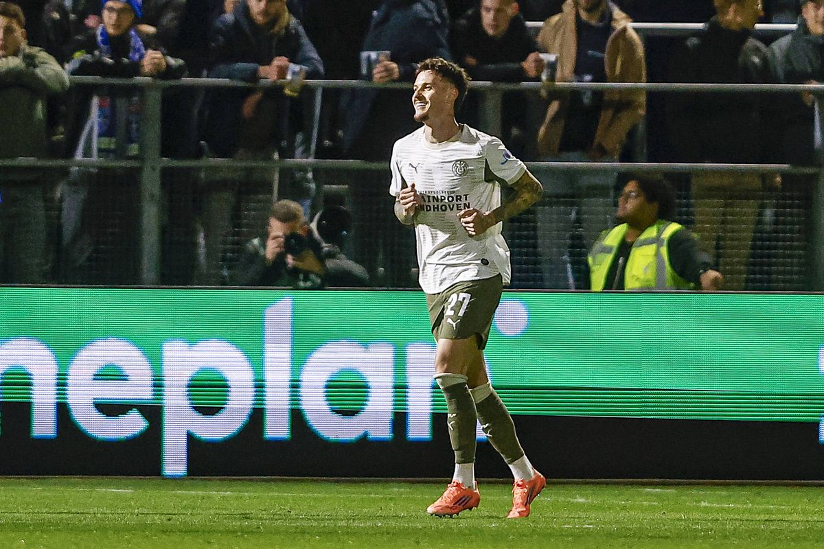 Cum a înscris Dennis Man primul gol pentru PSV