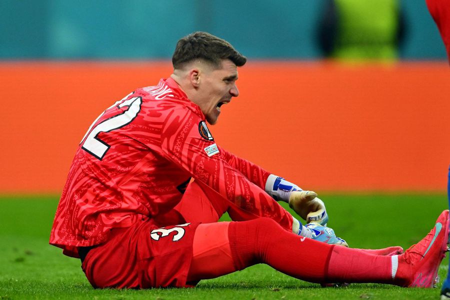 Ștefan Târnovanu s-a remarcat cu elvețienii, dar a sfârșit criticat și de Becali și de Mihai Stoica. Foto: Imago Images Mihai Stoica l-a criticat aspru, în direct, pe fotbalistul de la FCSB: „E o prostie monumentală! Nu se face aşa ceva”