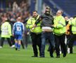 Fanii au intrat pe teren în Sheffield Wednesday - Coventry. FOTO: Imago Images