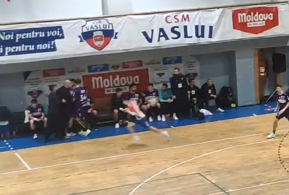 Buricea și-a agresat jucătorul în Vaslui - Timișoara