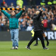 Fanii au intrat pe teren în Sheffield Wednesday - Coventry. FOTO: Imago Images