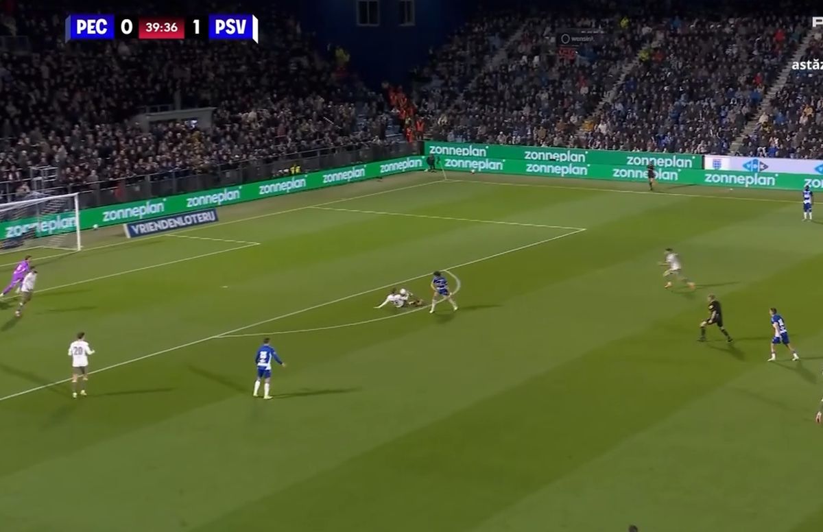 Cum a înscris Dennis Man primul gol pentru PSV