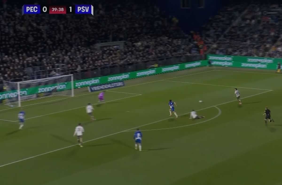 Cum a înscris Dennis Man primul gol pentru PSV