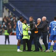 Fanii au intrat pe teren în Sheffield Wednesday - Coventry. FOTO: Imago Images