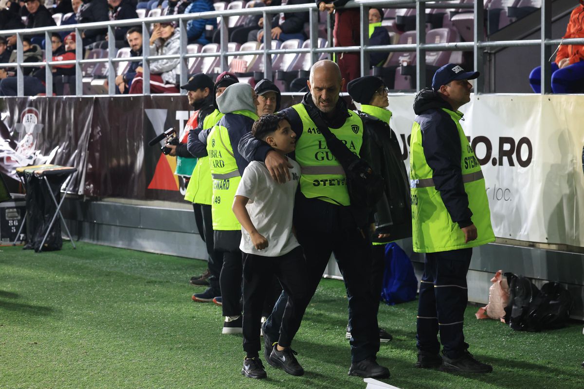 Ce nu s-a văzut la TV, imediat după Rapid - Farul » Momentul lipsit de fair-play INTERZIS pe transmisiune