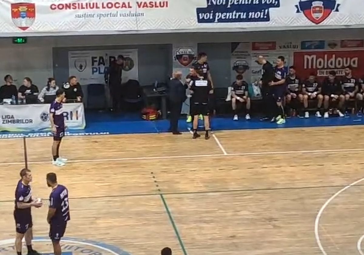 Buricea și-a agresat jucătorul în Vaslui - Timișoara