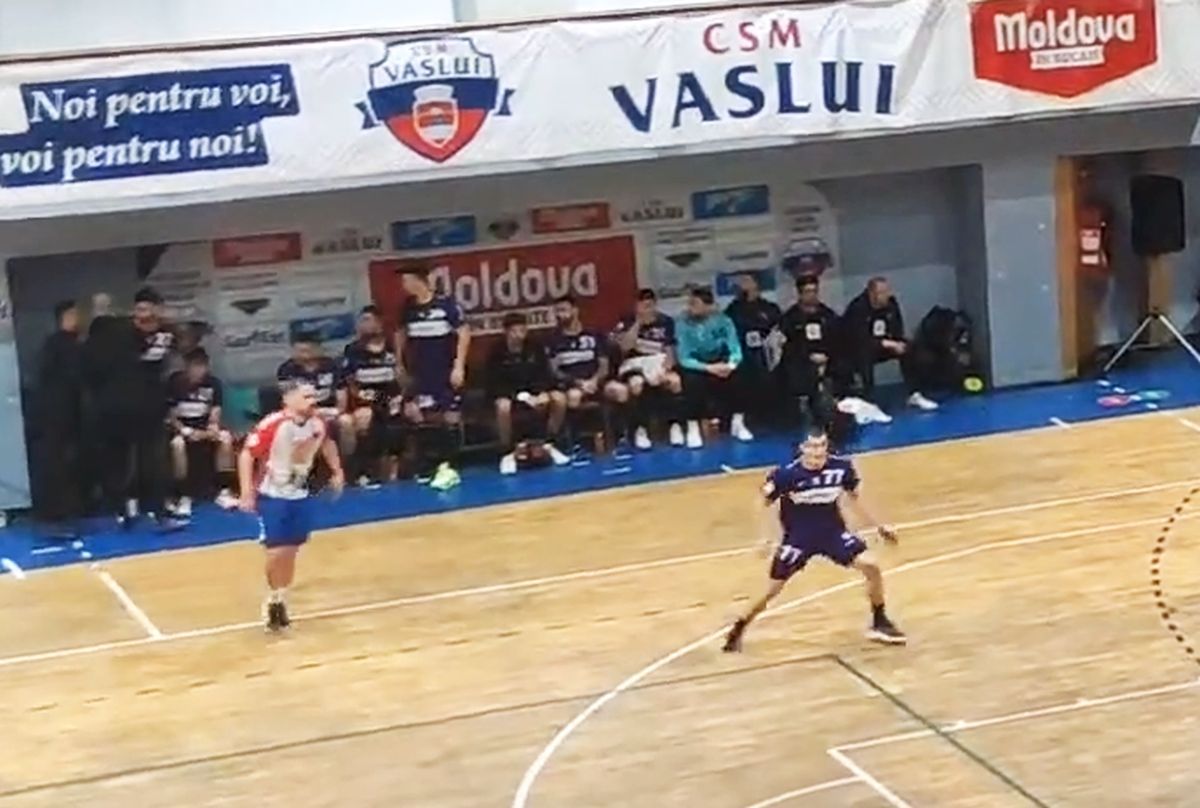 Buricea și-a agresat jucătorul în Vaslui - Timișoara
