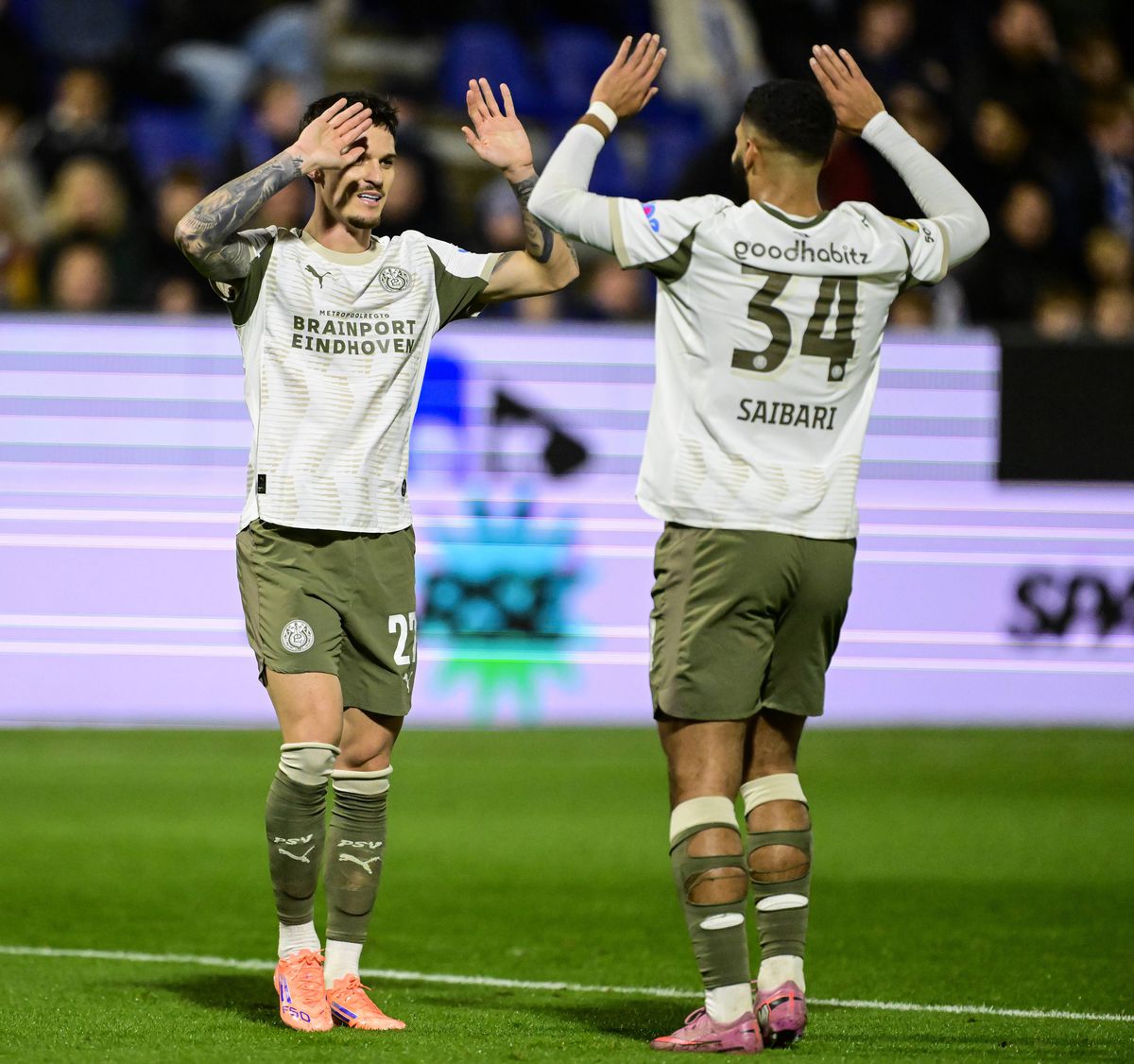 Cum a înscris Dennis Man primul gol pentru PSV