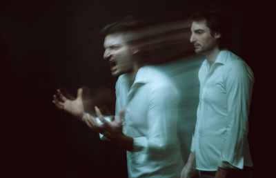 De ce se feresc bărbații de psihoterapie: „În România, nu am avut modele sănătoase de masculinitate”