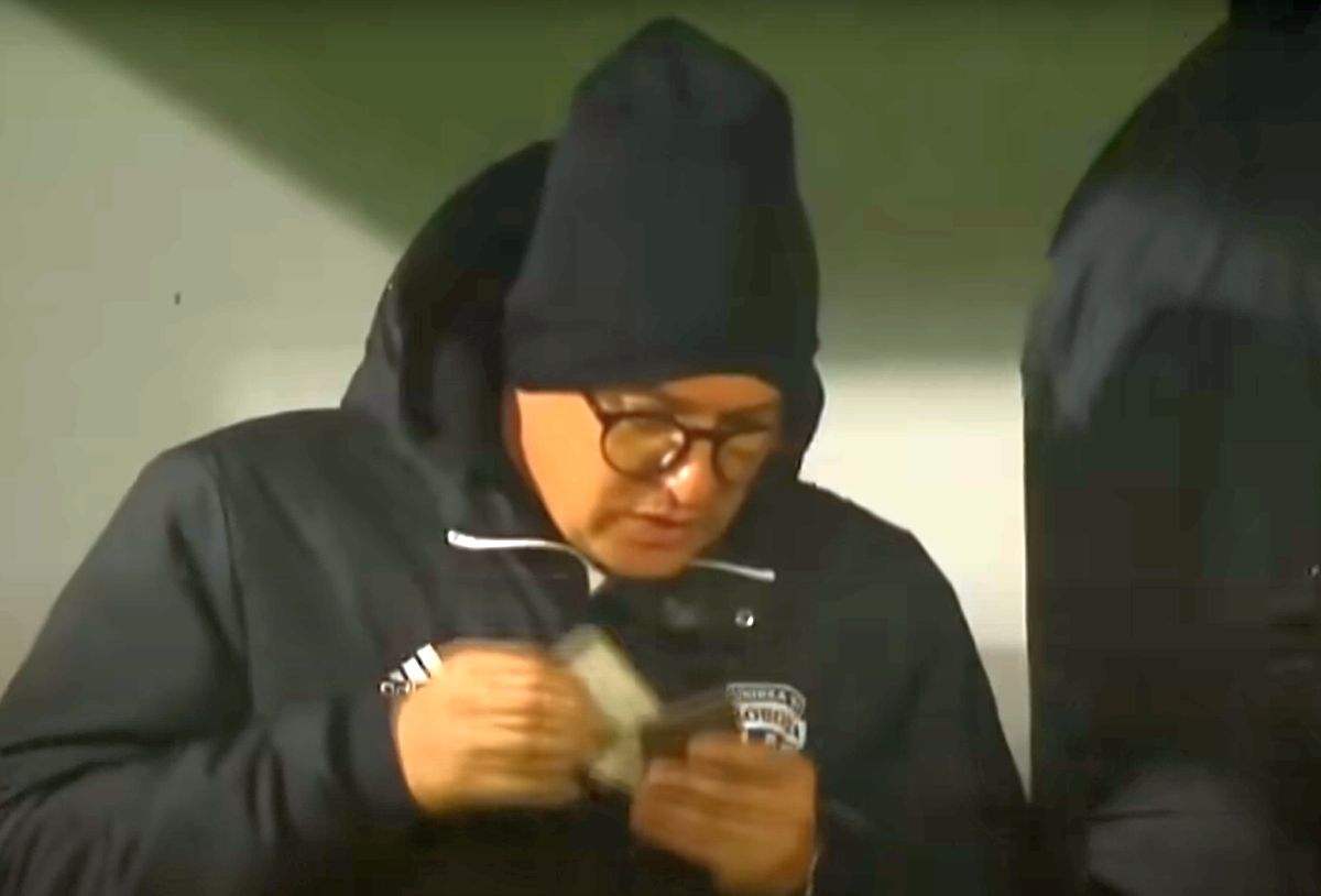 Ritualul lui Kyriakou Charalampos, înainte să intre în teren la Slobozia - Dinamo