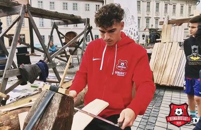 „Kevin de la șindrilărit” » Cine e fotbalistul cu doar 13 meciuri în Superliga pe care pariază Mircea Lucescu la naționala României