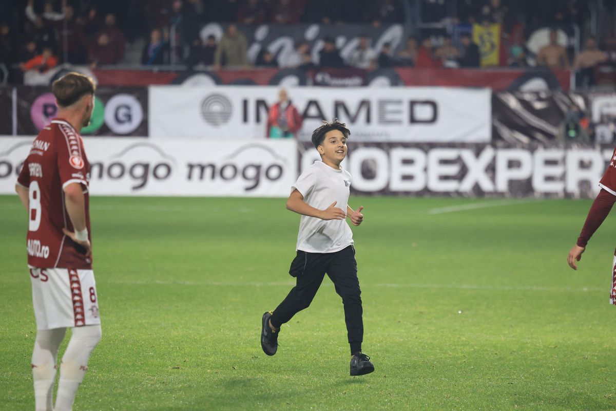 Ce nu s-a văzut la TV, imediat după Rapid - Farul » Momentul lipsit de fair-play INTERZIS pe transmisiune