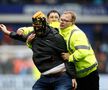Fanii au intrat pe teren în Sheffield Wednesday - Coventry. FOTO: Imago Images