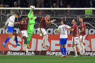 Rapid a urcat provizoriu pe primul loc și stă acum cu ochii pe FCSB - Craiova » Rezultatul dorit