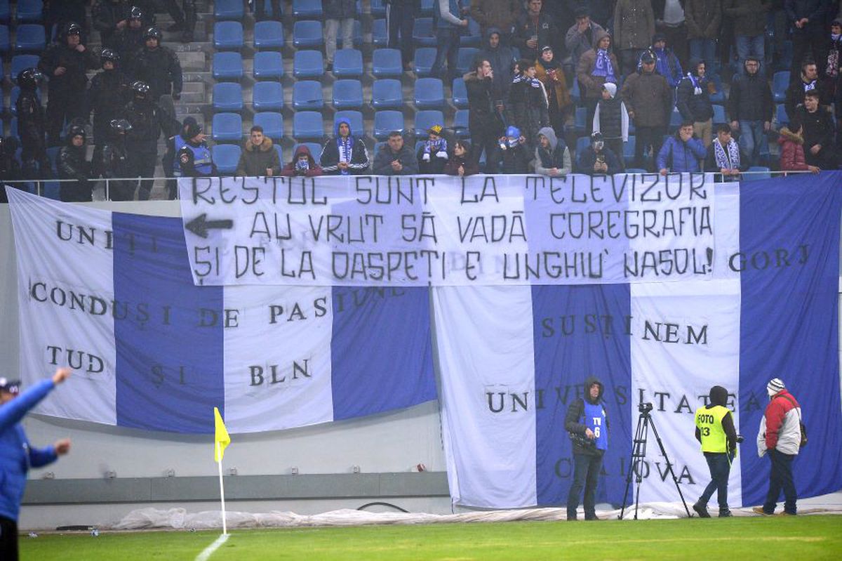 GALERIE FOTO CS Universitatea - Dinamo, rivalitate cu cuțitele pe masă! mesaje dure ale galeriilor